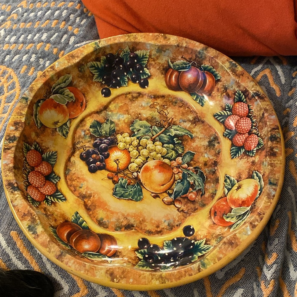 Daher Decorated Ware tin fruit bowl. Made in England 1971 w/ reg# by NY Daher Co